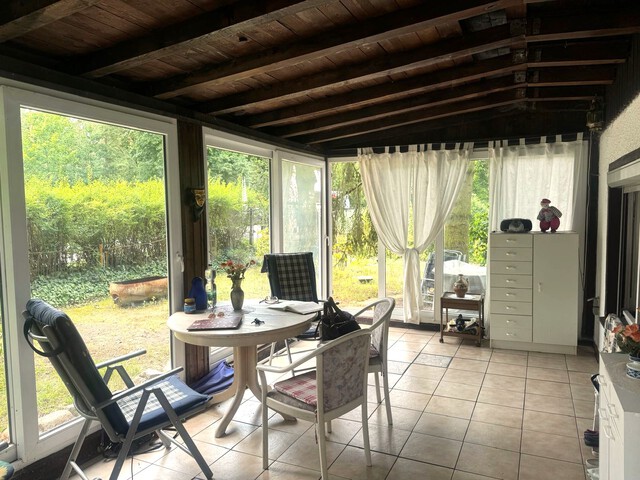 Sommerhaus auf großem Grundstück