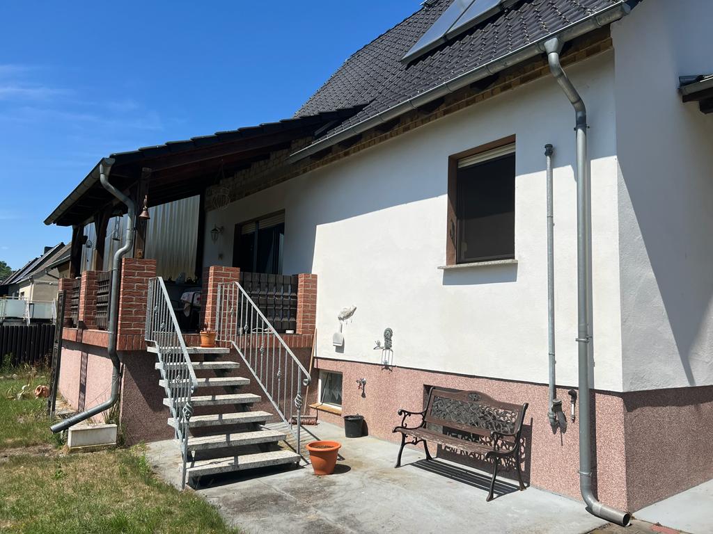Wohnhaus mit viel Grund und Boden