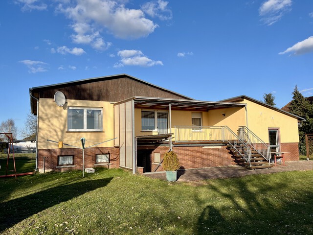 Helles Wohnhaus mit freier Sicht